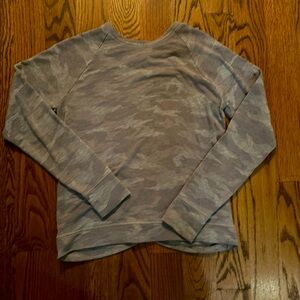 Athleta girls camo sweatshirt, criss cross back. Size XXL 16